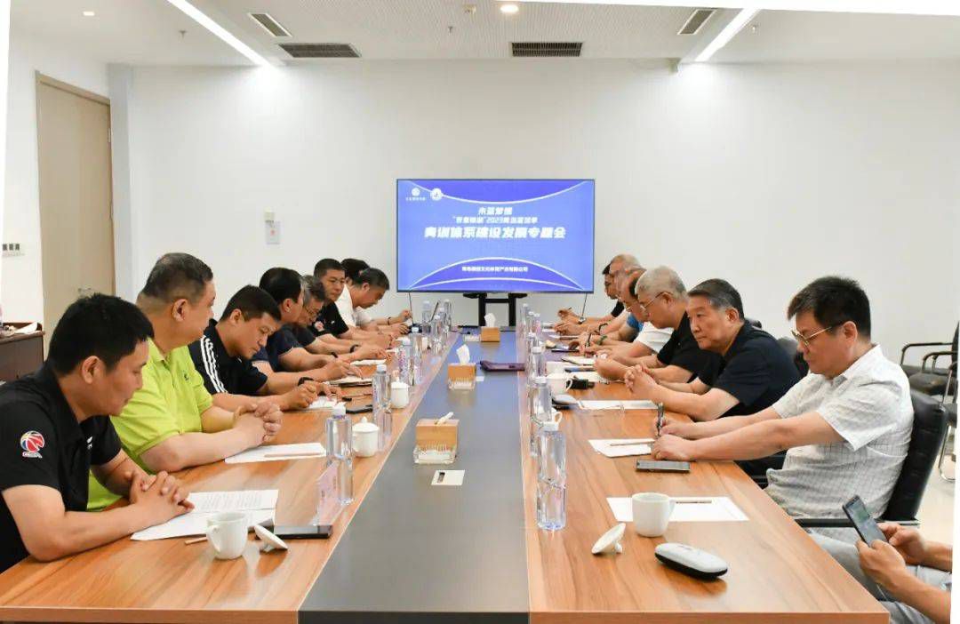 实在当蛇型生物没有发出进犯之时，它的外型惹得生物学家像看到了本身家的宠物狗那般疼爱，可见其外型有壮大的利诱性，外型荏弱的常常是内涵壮大的，谁若是不放在眼里，没有悔怨的余地。